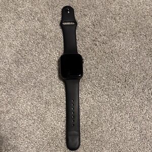 Apple Watch Series 4 44mm Space Gray Aluminum (GPS) + USB-C Charger